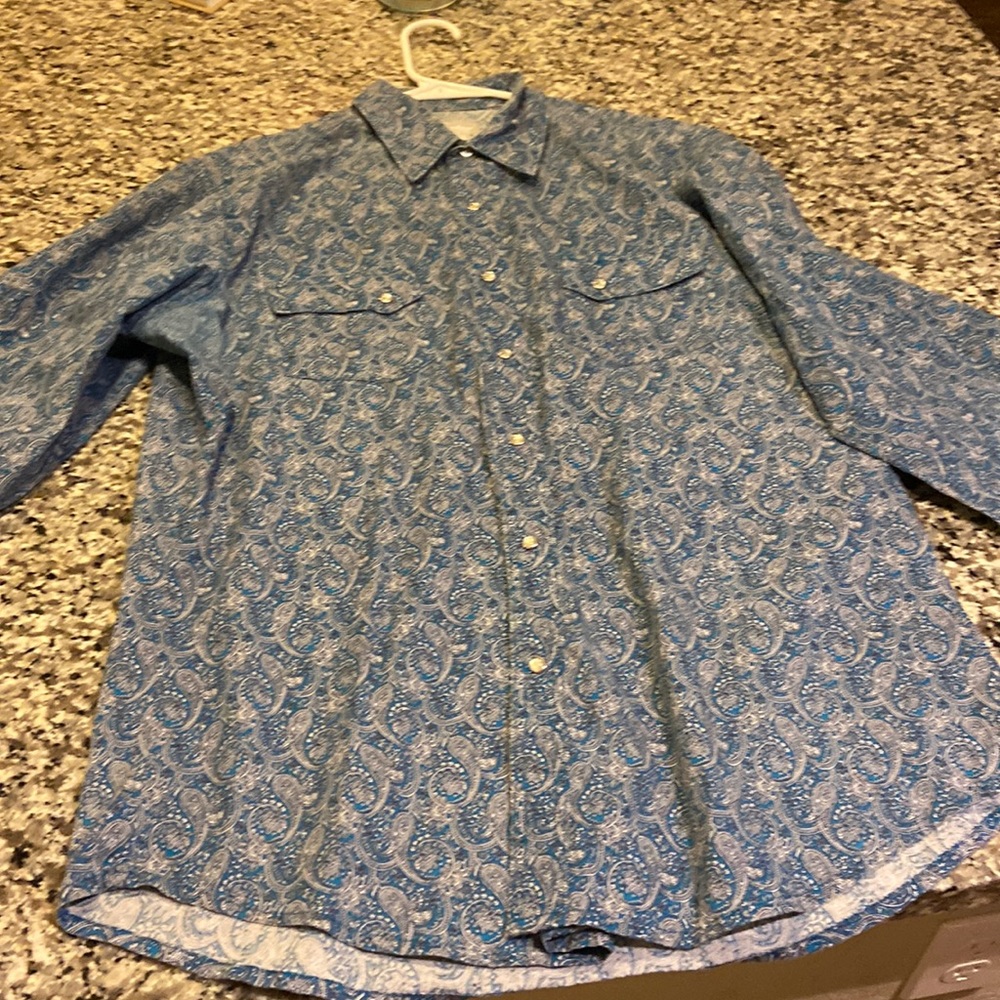 Wrangler size large pearl snap button up